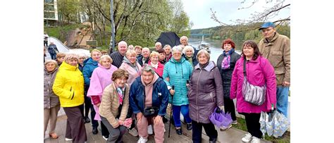 Senjorai bendrauja laisvalaikio kambaryje