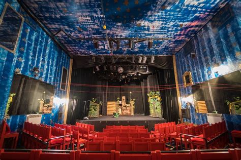 Raganiukės teatro interjeras, vaikų kino seansas