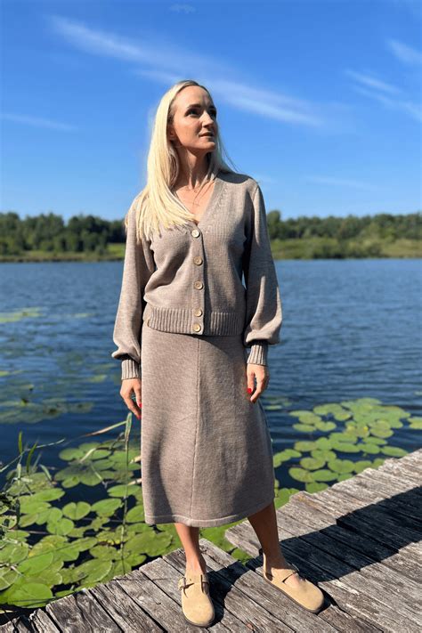 Megztas sijonas su raukiniais