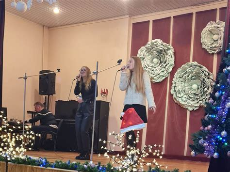 Mokiniai dovanoja koncertą globos namų gyventojams