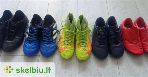 Vaikiški futbolo bateliai įvairių spalvų ir modelių