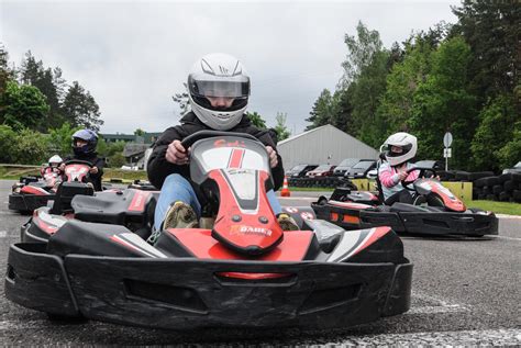 vaikai su kartingais