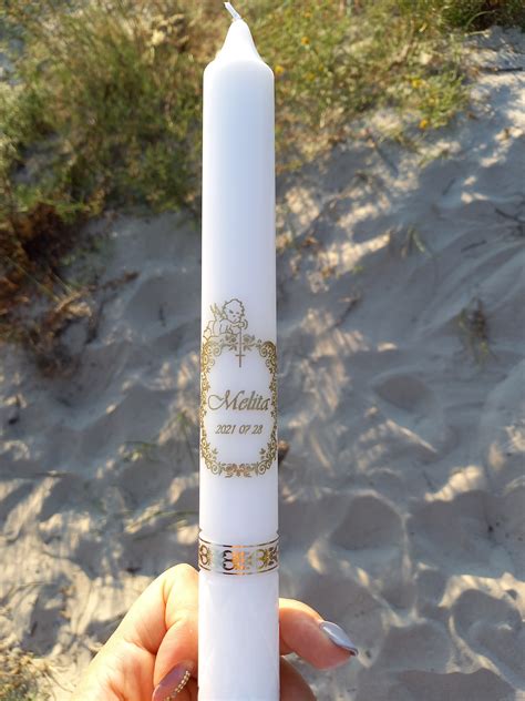 Krikšto simboliai: vanduo, aliejus, žvakė, baltas rūbas