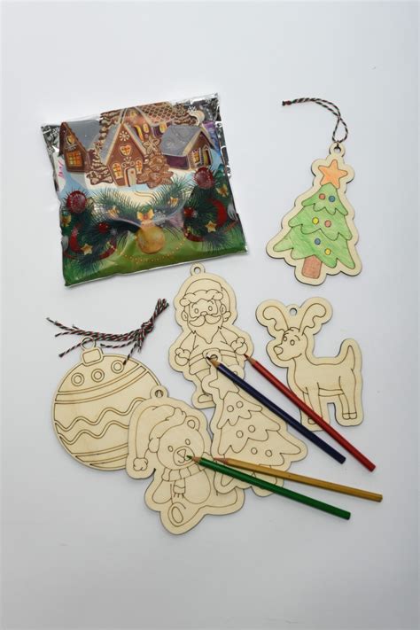 Vaikų kūrybiniai darbai su blizgučiais