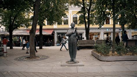 Paminklas Bernardui Brazdžioniui Kaune