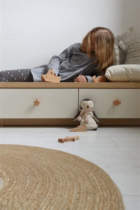 Erdvus ir funkcionalus vaikų kambarys su daugiafunkciniais baldais