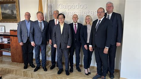 Prof. Linas Švilainis dirbantis universitete