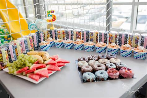 vaiku gimtadienis zaidimu kambaryje