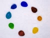 Spalvoti ledo akmenukai