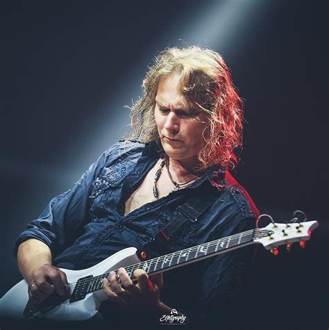 Vitalio Kairiūkščio solinio albumo viršelis