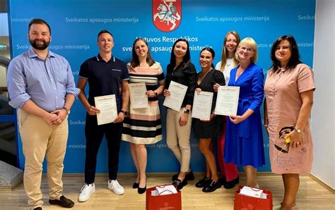 Darbuotojų komanda, teikianti globą