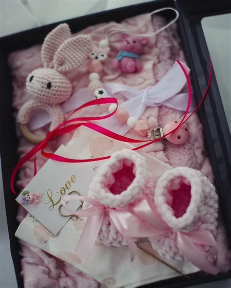Naujagimio galvytė su pleiskanojančiu šašu