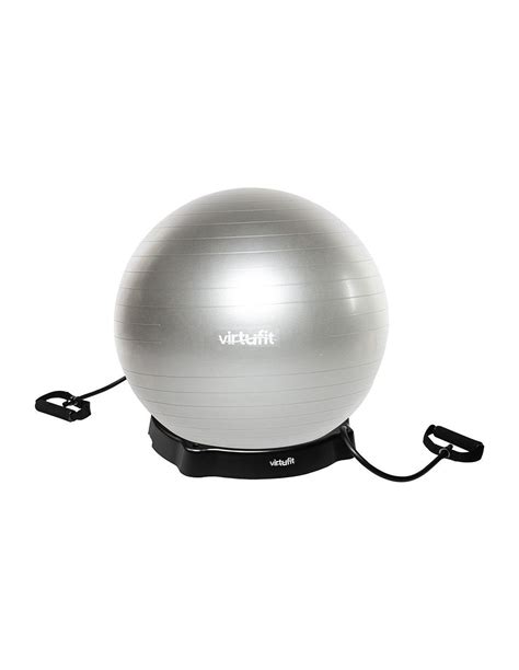 gimdyvė ant gimnastikos kamuolio