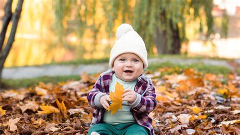 Kūdikio kepuraitės skirtingais metų laikais