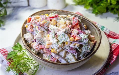 Salotos su sojos kubeliais, ananasais ir paprika