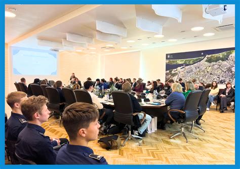 Diskusija apie politinę komunikaciją