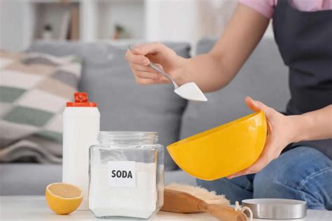Indelis su virtuvės priemonėmis: actas, druska, soda