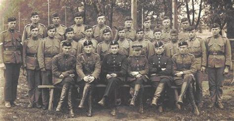 Mokinių lakūnų grupė, 1922 m. (antras iš dešinės - S. Darius)