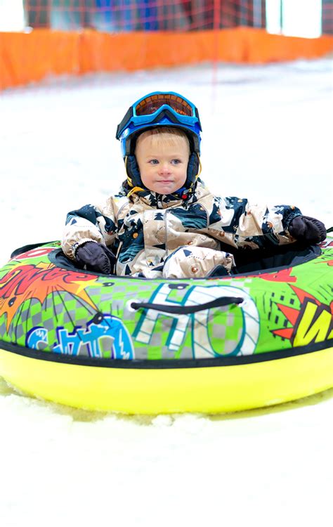 Vaikai slidinėja Snow Arena