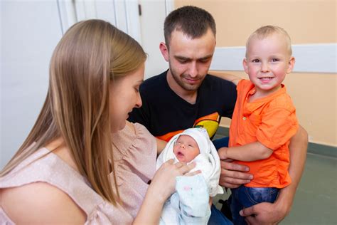 akušerė ir gimdyvė