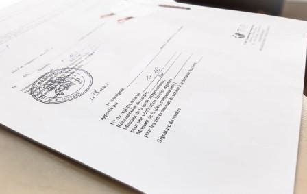 Notaro antspaudas ant dokumento