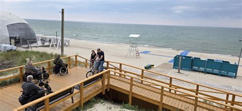 Žmonės Žirmūnų paplūdimyje