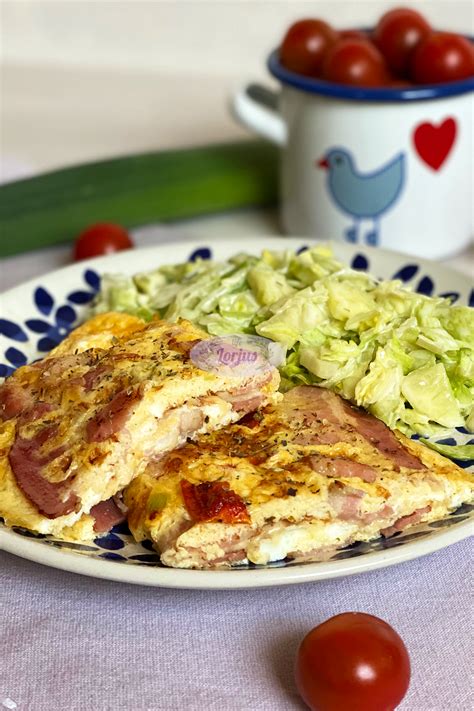 Prancūziškas omletas su svogūnais ir šonine