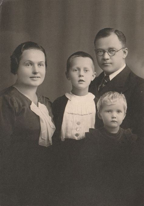 Anelė Tarapienė su vaikais