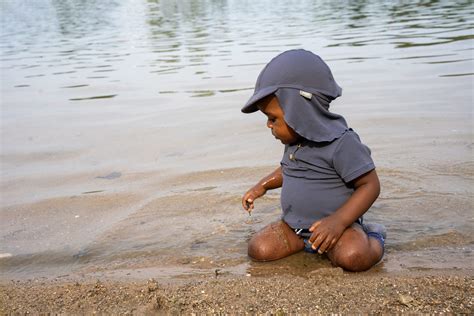 stilingi ir patogūs maudymosi kostiumėliai vaikams