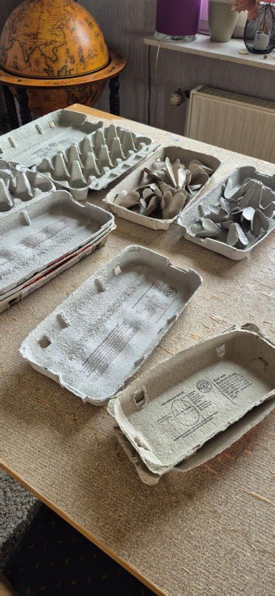 Velykinių kiaušinių dėžučių rūšiavimas