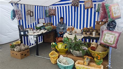 Rankdarbiai, kuriuos kuria Motinos Teresės šeimų namų gyventojai