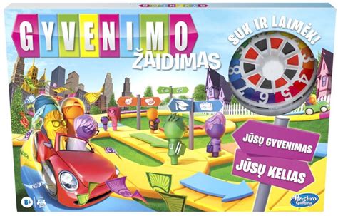 Šeima, žaidžianti stalo žaidimą kartu