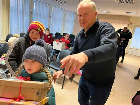 Schematinis vaizdas, kaip fondas padeda vaikams ir globėjams