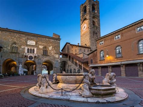 Pagrindinė Bergamo aikštė Piazza Vecchia