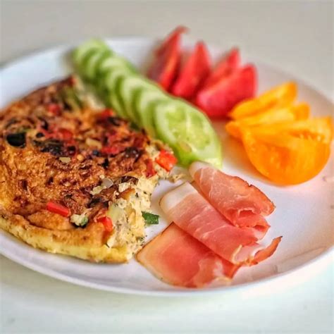 Omletas su daržovėmis ir kiauliena