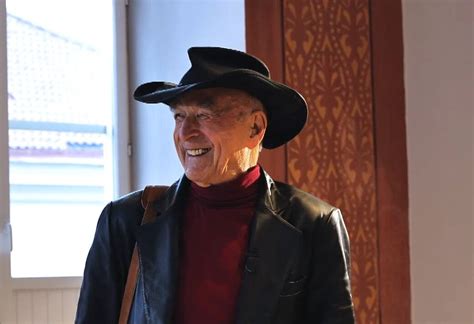 Algis Mickūnas su skrybėle ir odine striuke