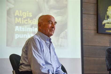 Algis Mickūnas skaito paskaitą