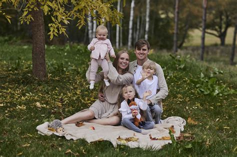 Šeima kartu gimdymo metu namuose