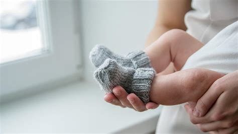 Kūdikio kojytės su vilnonėmis kojinaitėmis