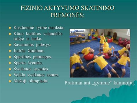 vaikai atlieka pratimus su gimnastikos kamuoliais