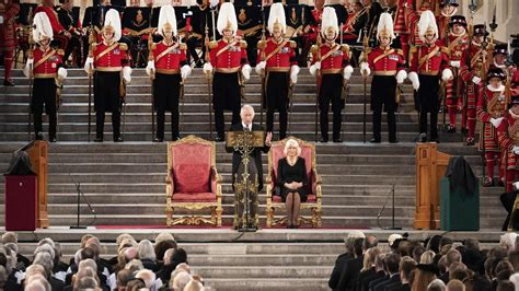 Theresa May skaito kalbą parlamente