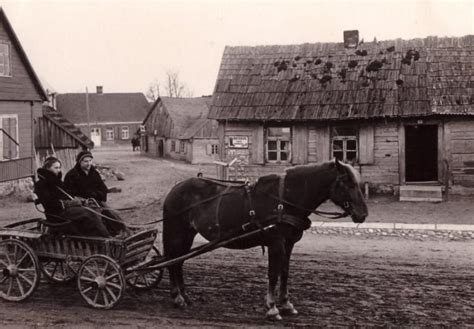 Senos nuotraukos su čiuožykla