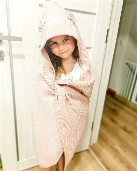 Vaikiškas rankšluostis su gobtuvu su pasakų personažais