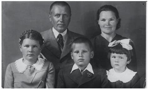 Renatos ir Viktoro šeimos nuotrauka su vaikais