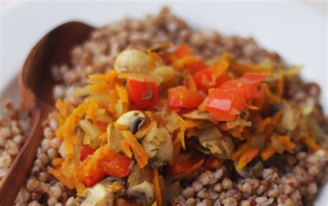 Vizualizacija su grikių kruopomis ir jų maistinėmis medžiagomis