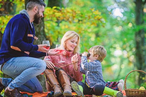 šeima, kurioje tėvai vartoja alkoholį