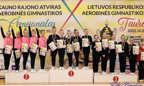 Aerobinės gimnastikos varžybų akimirka