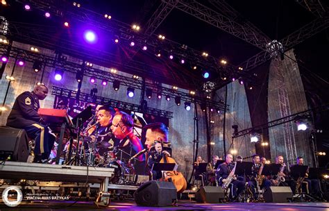 Džiazo muzikantai scenoje