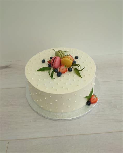 Gražiai papuoštas gimtadienio tortas