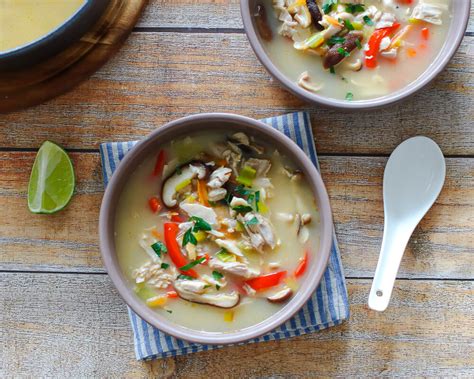 Tailandietiška sriuba su kokosų pienu ir vištiena
